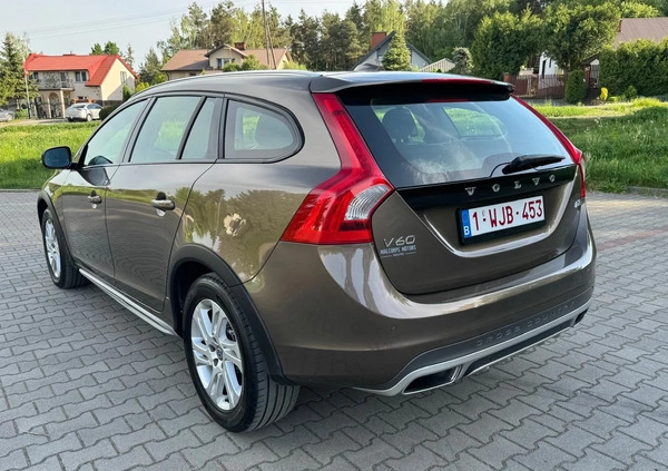 Volvo V60 Cross Country cena 55900 przebieg: 225000, rok produkcji 2015 z Puławy małe 742